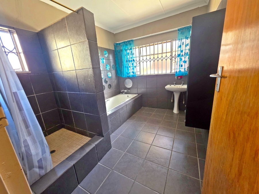 3 Bedroom Property for Sale in Oranjeville Free State